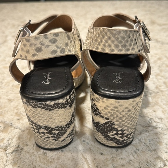 NEW~QUPID~STONE BLACK~SNAKE~STRAPPY WEDGE SANDALS~3 1/4” HEEL~SIZE 8~BR - Picture 7 of 10
